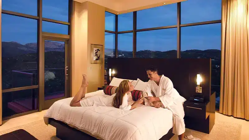 Lux-Suite-Couple_2025.webp